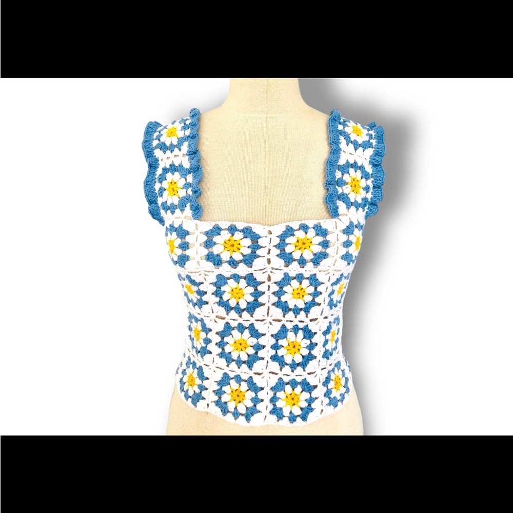 Medium Daisy Knit Top from Season One of The Summer I Turned Pretty Size M